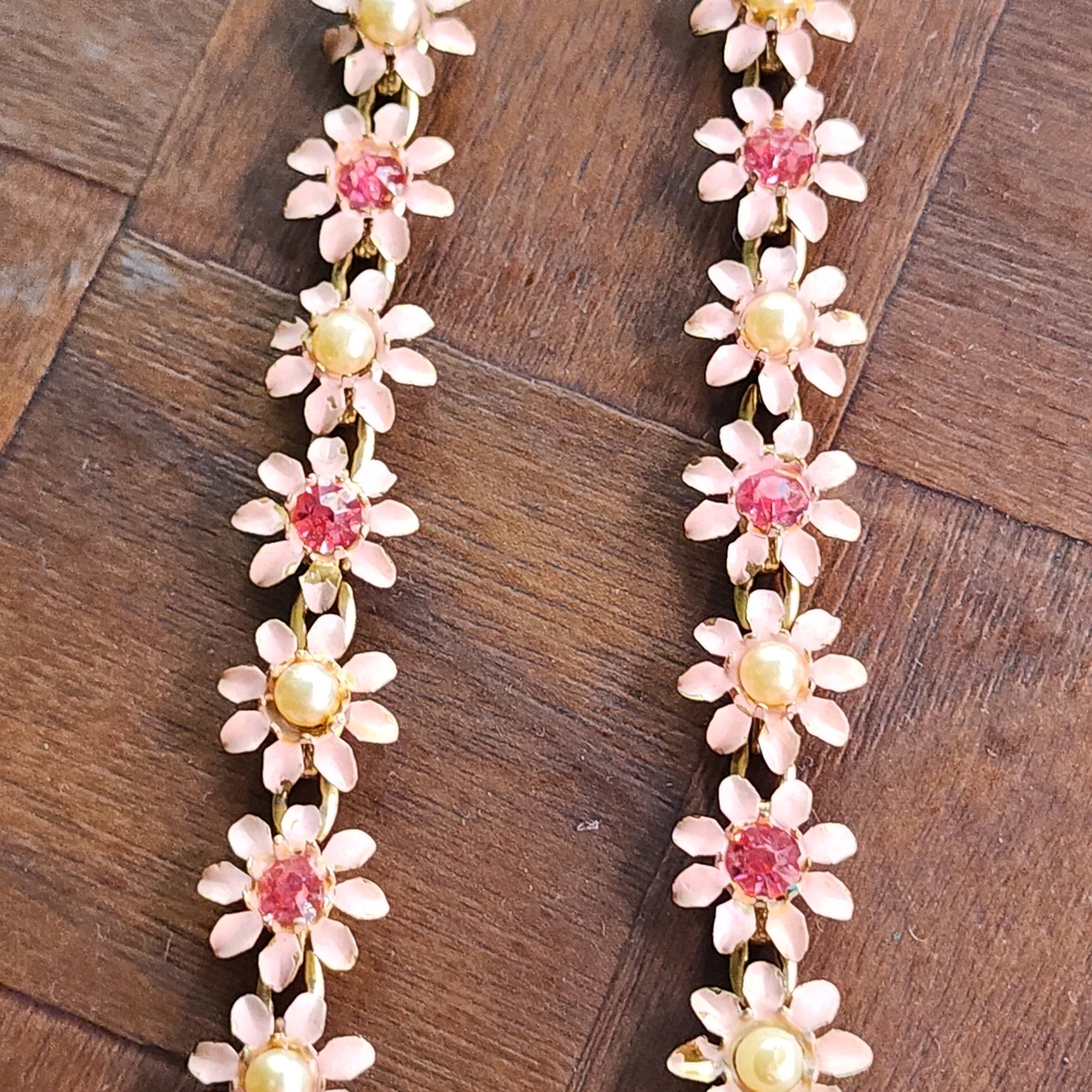 Vintage enamel dainty spring Pink Daisy rhinestone faux Pearl flower necklace